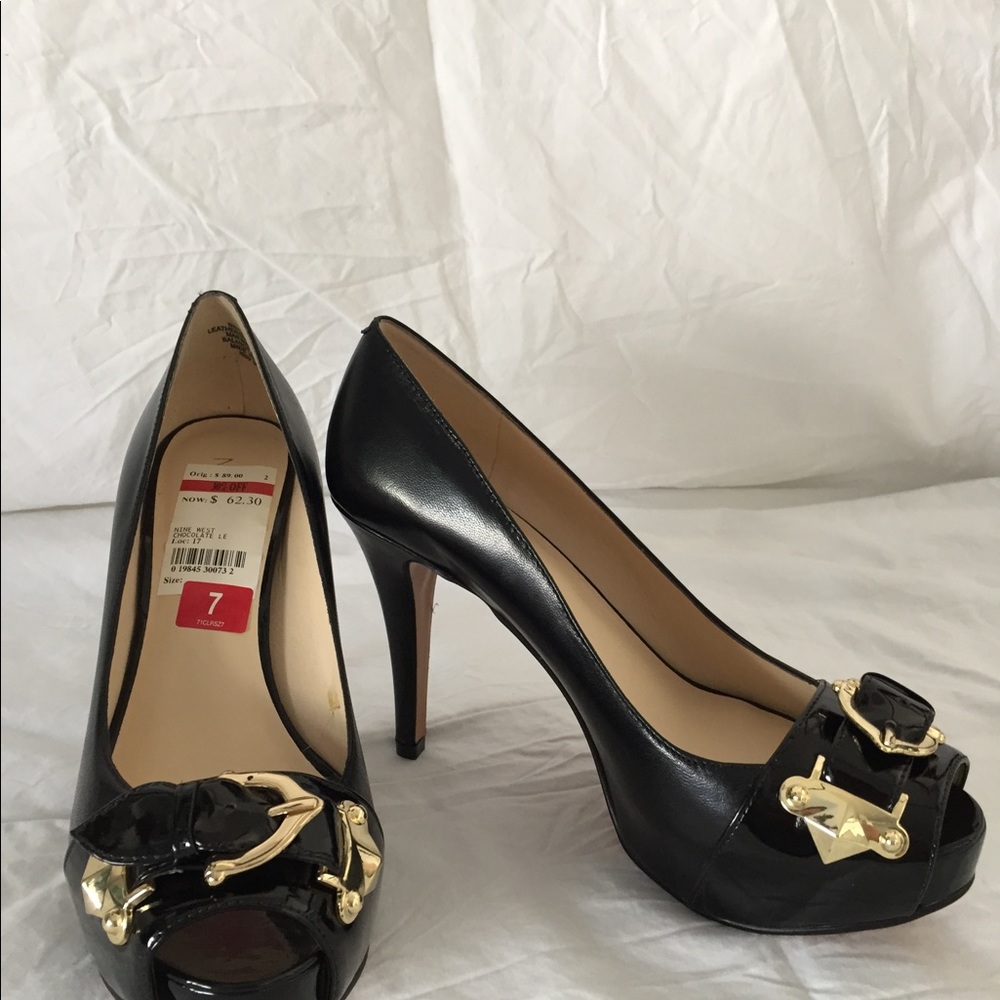 BNWB Black Heels w Gold Hardware